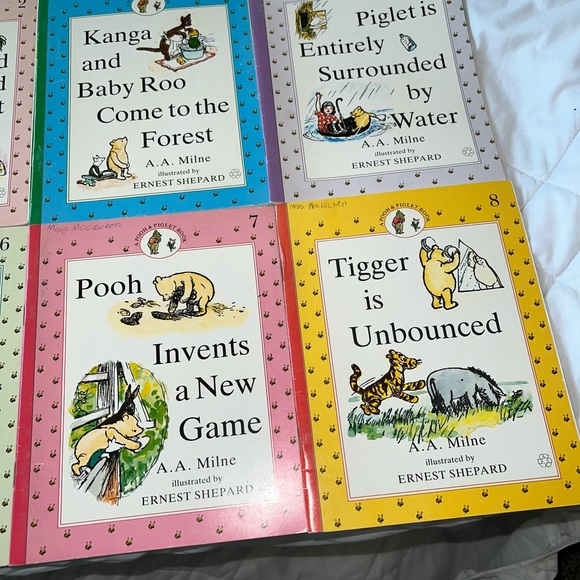 A Pooh & Piglet 8 Book Series - Picture 3 of 12